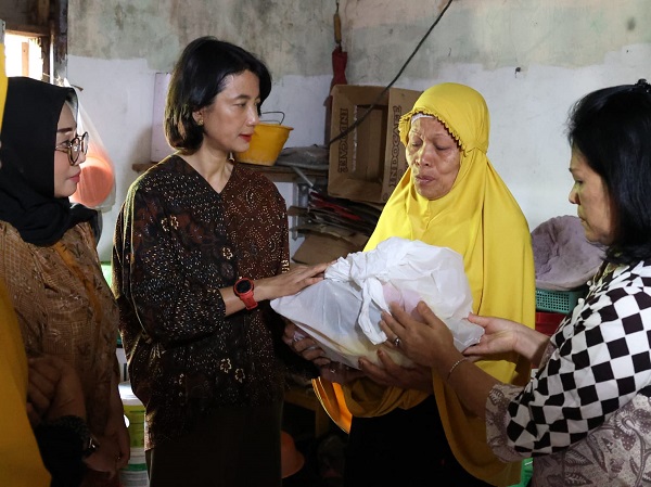 IKBI PTPN V Salurkan Lima Ton Paket Sembako Ramadhan ke Masyarakat Pinggiran